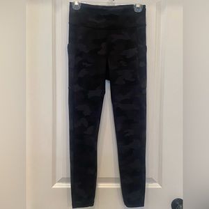 Lululemon black camo leggings with pockets